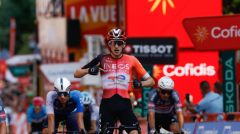 El INEOS volvió a triunfo en La Vuelta con Ben Turner