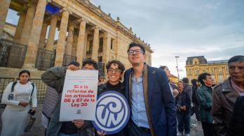 Ministro Daniel Rojas junto a Estudiantes.