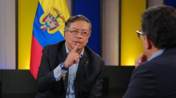 Presidente cuestiona la legalidad de la decisión de la CRC
