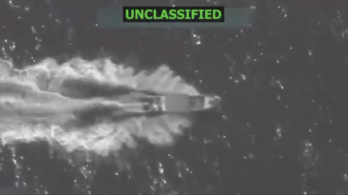 Lancha bombardeada por Estados Unidos en el Pacífico.