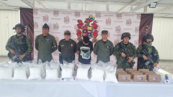 Gobierno incautó casi dos toneladas de cocaína en operativo contra el narcotráfico en frontera con Ecuador