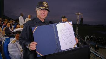 Colombia firma histórico acuerdo con Suecia para adquirir 17 aviones de combate Gripen