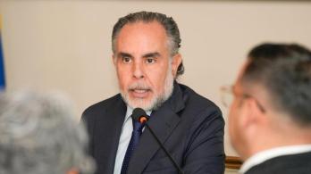 Salario mínimo podría llegar a $1.800.000 en 2026, según ministro Benedetti