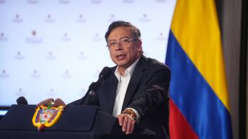 Presidente afirma que Duque usó préstamos de la Nación para subsidiar empresarios y cuestiona falta de investigaciones