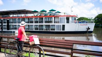 La operación del crucero, apoyada por entidades del Gobierno, impulsa empleo y desarrollo comunitario en municipios del Caribe colombiano como Mompox, Usiacurí y Magangué, a través del Río Magdalena. 