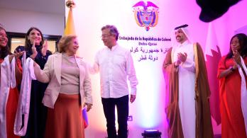 Durante su visita a Doha, Qatar, el primer mandatario destacó la importancia del diálogo cultural y condenó el genocidio en Palestina, que continua en cobrando vidas en la franja Gaza. 