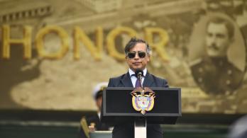 Presidente busca promover sistema de ascensos militares basado en meritocracia 