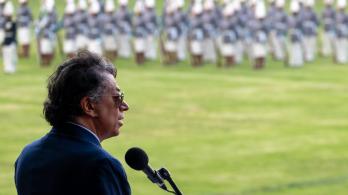 Presidente Petro ordena a la Policia incautar medicamentos acaparados por EPS.