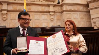 RTVC recibe condecoracion orden de la democracia Simon Bolivar.