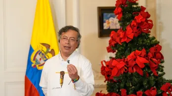"Antes que las cifras de los muertos, las de los vivos": Petro a Uribe