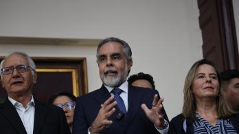 Congreso defiende megarricos y hunde reformas sociales: Benedetti