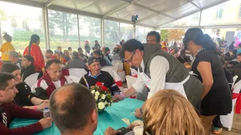 Ministros sirvieron en Banquete Navideño 2025 con población excluida