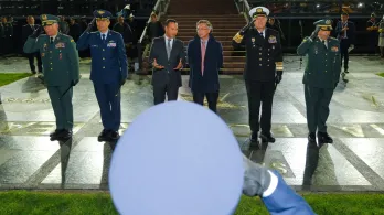 Presidente Petro anuncia salario mínimo en la Fuerza Pública.