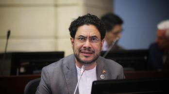 Iván Cepeda confirma que seguirá en consultas y exige certificación del CNE sobre naturaleza de la votación