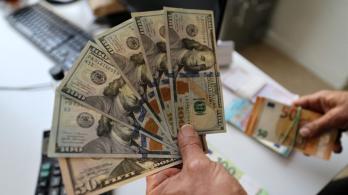 Dólar en mínimos de casi cinco años.