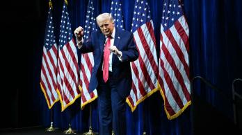 Trump contempla una destitución si su partido pierde elecciones.