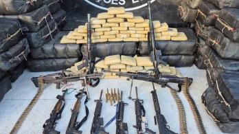 Armada incautó cocaína, marihuana y fusiles en frontera con Brasil.