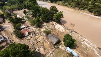 Gobierno interviene en Lebrija tras creciente del río que dejó un muerto y decenas de familias afectadas