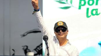 Petro defiende reforma agraria y pide blindar el salario vital