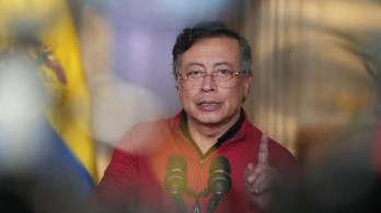 Presidente Petro anuncia que mantendrá el salario vital en Colombia.