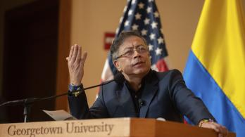 Transición energética implica "cambiar las relaciones de poder": Petro