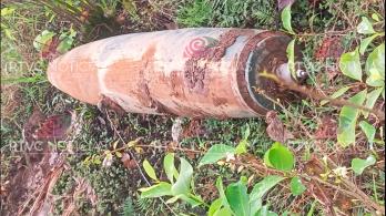 Bomba hallada en frontera de Colombia con Ecuador. / Foto: RTVC