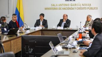 Gobierno y sector financiero firman acuerdo para aliviar a damnificados por inundaciones en el Caribe