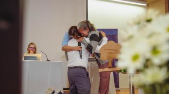 En un conmover acto de reconciliación, víctimas de falsos positivos perdonan al exmilitar que ordenó matar a su familiar