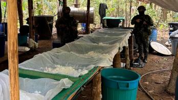 Destruyen laboratorio de cocaína. / Foto: Ejército.