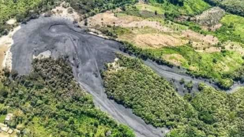 vista del área de un volcán de lodo que había hecho erupción