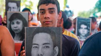 Día de la Memoria: 95 % de niños víctimas estudia