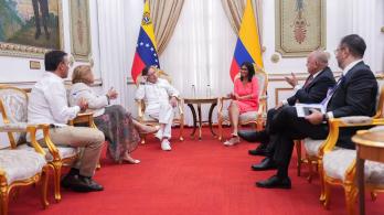 Colombia y Venezuela firman acuerdo para integración energética