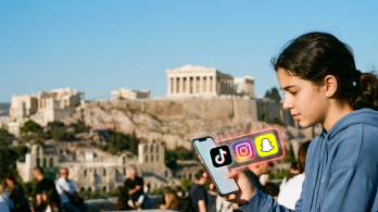 Grecia prohibirá el uso de redes sociales a menores de 15 años