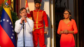 Pdte. Petro y Delcy Rodríguez firman acuerdos en Caracas.