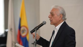 Renuncia el Superintendente Nacional de Salud Bernardo Camacho.