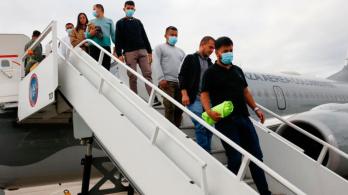 Colombianos deportados. / Foto: Fuerza Aeroespacial Colombiana.