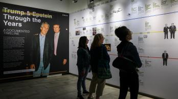 Jeffrey Epstein y Donald Trump: exhiben archivos en NY