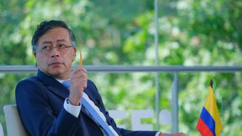 Petro destaca inversión en modernización militar durante su gobierno