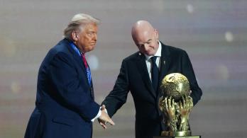 Cincuenta eurodiputados exigen a la FIFA investigar el polémico "Premio de la Paz" otorgado a Donald Trump