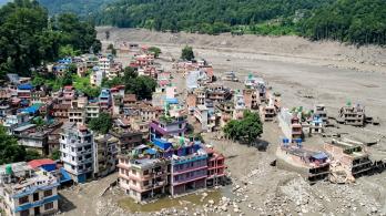 Avalancha en Nepal y China ya deja más de 530 fallecidos y 1400 desaparecidos 