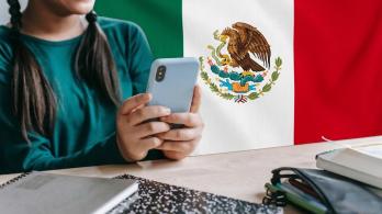México apaga los celulares en las escuelas con una histórica medida que arranca en noviembre