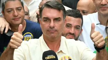 Flávio Bolsonaro aventaja a Lula y ambos disputarán la segunda vuelta en Brasil