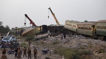 Accidente-de-tren-en-Pakistan.-Foto_-AFP.jpg