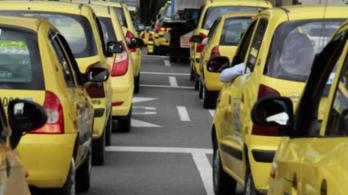Acuerdo-entre-gobierno-y-taxistasjpg.jpg