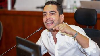 Alex-Florez-denuncio-al-gobernador-de-Antioquia-por-presunto-lavado-de-activos-en-vaca-para-las-vias-4G.jpg