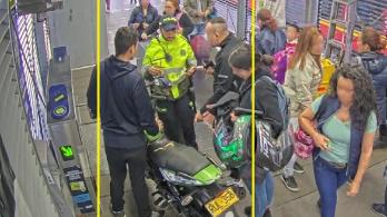 Colado-y-con-moto-un-hombre-subio-a-TransMilenio-porque-se-quedo-sin-gasolina.jpg