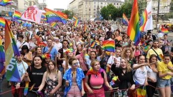 Comunidad-LGTBQ-miles-de-personas-en-Polonia-salieron-a-mostrar-su-apoyo.jpg