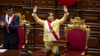 Dina-Boluarte_-Fiscalia-de-Peru-llamo-a-declarar-a-la-presidenta-por-muertes-en-protestas.jpg