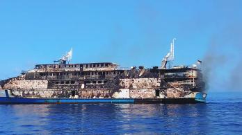Ferry-indonesia-1.jpg