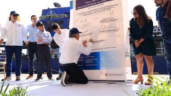 Firma-protocolaria-del-contrato-de-multi-dragado-para-el-canal-de-acceso-al-Puerto-de-Barranquilla-Foto-Cortesia-Mintransporte.jpg